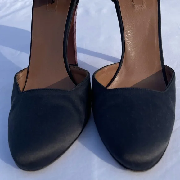 SOLD SOLD SOLD SOLD 
Alaïa Black Satin Crocodile leather heels Italian Size 38 - Picture 3 of 7